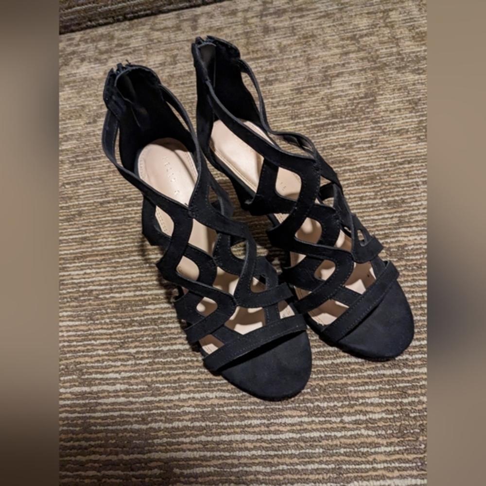 Kelly & Katie black heels 8